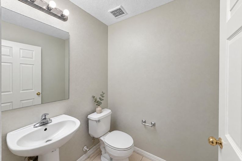 Photo 9 of 26 of 2474 Mallow Oak Ct, Apopka, FL