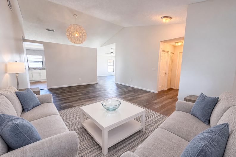 Photo 3 of 17 of 9507 Letterstone Ct, Tampa, FL