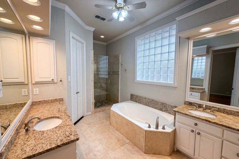 Photo 6 of 29 of 1309 Winding Brook Dr, Garland, TX