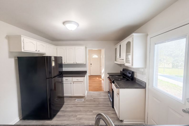 Photo 8 of 18 of 509 Greenbriar Rd, Greensboro, NC