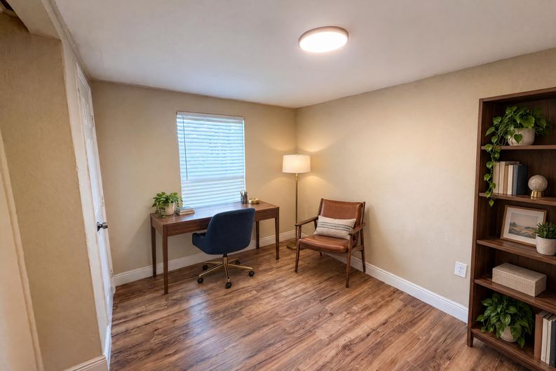 Photo 4 of 23 of 1506 W 16th St, Sanford, FL