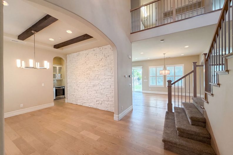 Photo 9 of 36 of 5601 Lakepointe Dr, Rocklin, CA