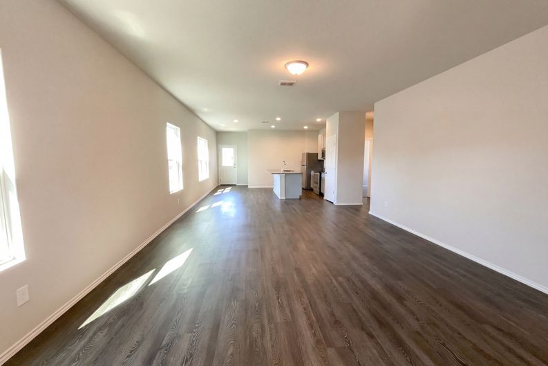 Photo 7 of 17 of 431 Pleasanton Way, San Antonio, TX