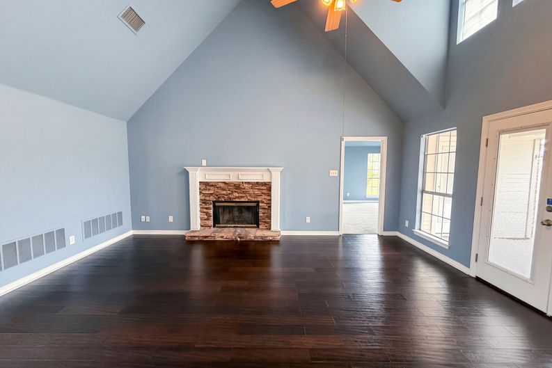 Photo 3 of 22 of 4014 Ovilla Rd, Waxahachie, TX