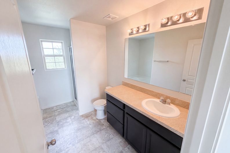 Photo 13 of 25 of 10335 Dawson Hill Ln, Houston, TX