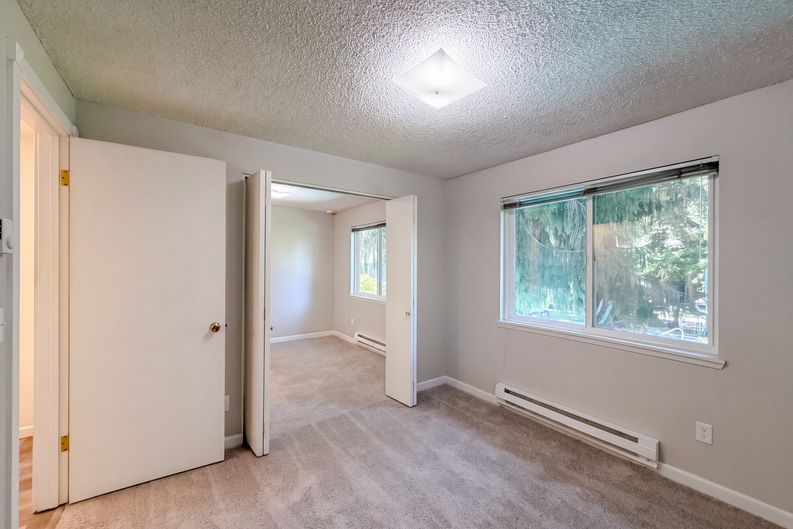 Photo 13 of 24 of 650 SW Meadow Dr, Beaverton, OR