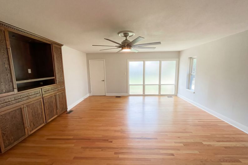 Photo 9 of 18 of 4106 Walnut Hill Ln, Dallas, TX