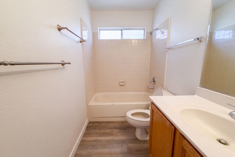 Photo 26 of 41 of 1917 Altivo Dr, Henderson, NV