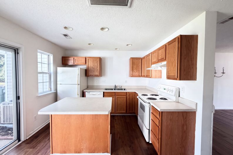 Photo 7 of 18 of 14205 Tranters Creek Ln, Charlotte, NC