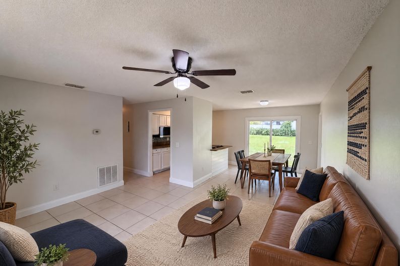 Photo 3 of 20 of 1336 Nadine Dr, Deltona, FL