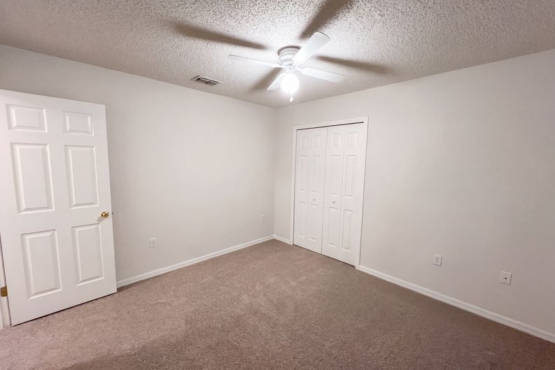 Photo 13 of 25 of 37091 Southern Glen Way, Hilliard, FL