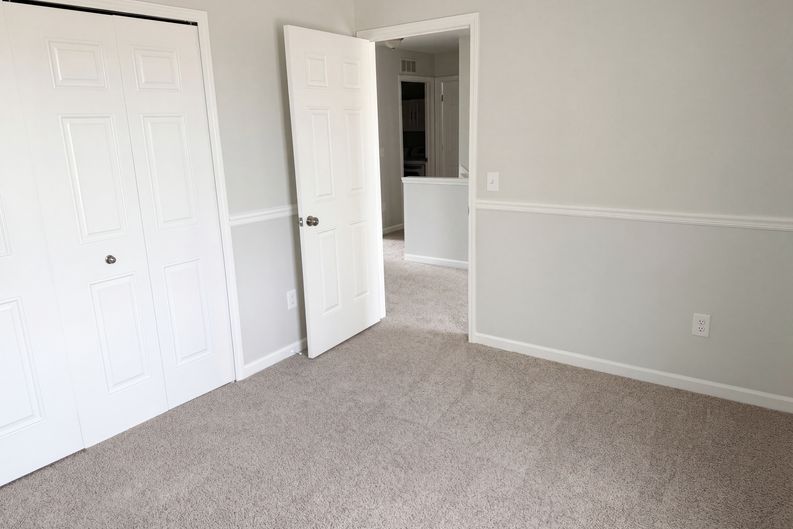 Photo 13 of 44 of 42824 Greystone Dr, Sterling Heights, MI