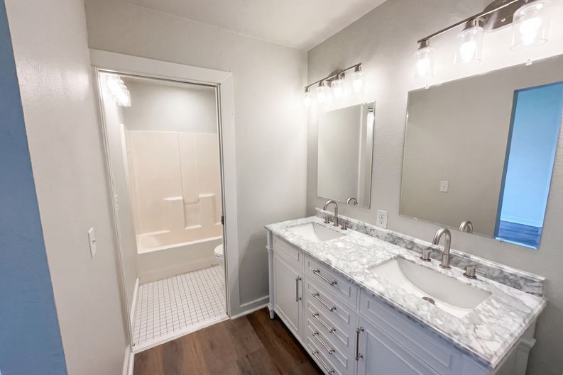 Photo 11 of 19 of 1154 S Ellison Dr, San Antonio, TX
