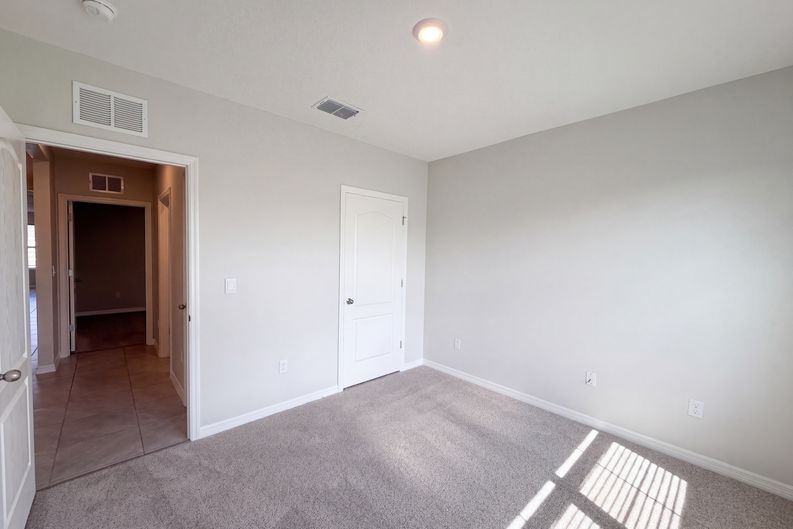 Photo 16 of 25 of 2112 Elio Ridge Dr, Zellwood, FL