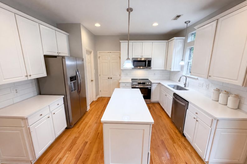 Photo 6 of 38 of 6306 Oxwynn Ln, Charlotte, NC
