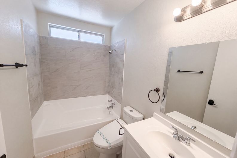 Photo 9 of 23 of 52990 Avenida Diaz, La Quinta, CA