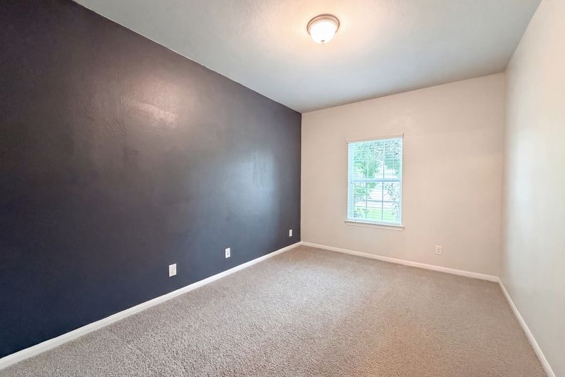 Photo 13 of 22 of 18664 Legend Oaks Dr, Magnolia, TX