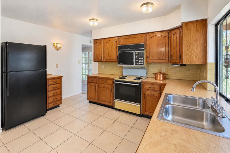 Photo 6 of 21 of 1226 Sequoia Dr, Desoto, TX