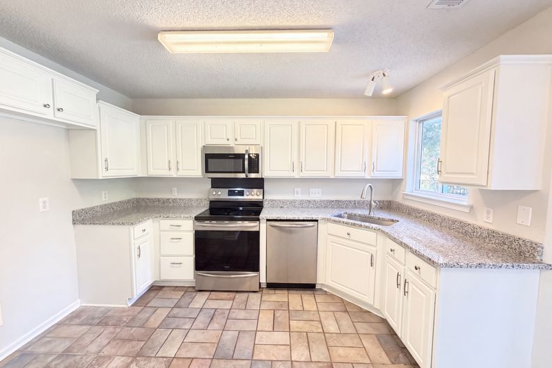 Photo 6 of 21 of 3016 Wyntree Ct, Matthews, NC