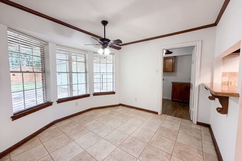 Photo 9 of 27 of 5615 Spanish Oak Dr, Houston, TX