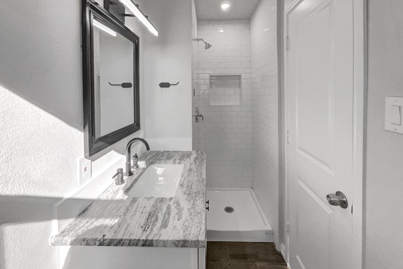 Photo 6 of 16 of 9618 Tamalpais Dr, Dallas, TX