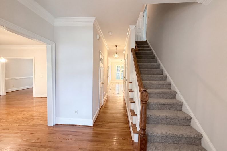 Photo 8 of 21 of 7906 Elphin Ct, Charlotte, NC