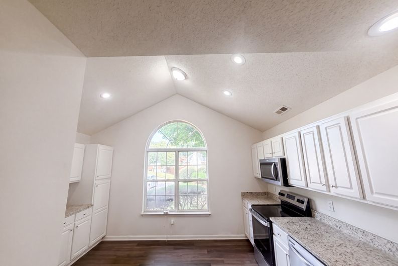 Photo 7 of 23 of 30 Pickwick Pl, Greensboro, NC