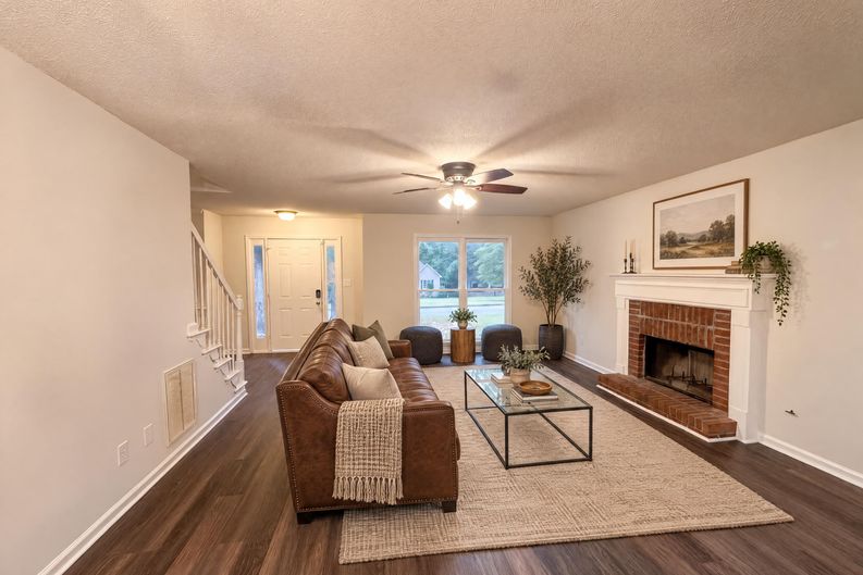 Photo 3 of 23 of 1012 Crown Corners Dr, McDonough, GA