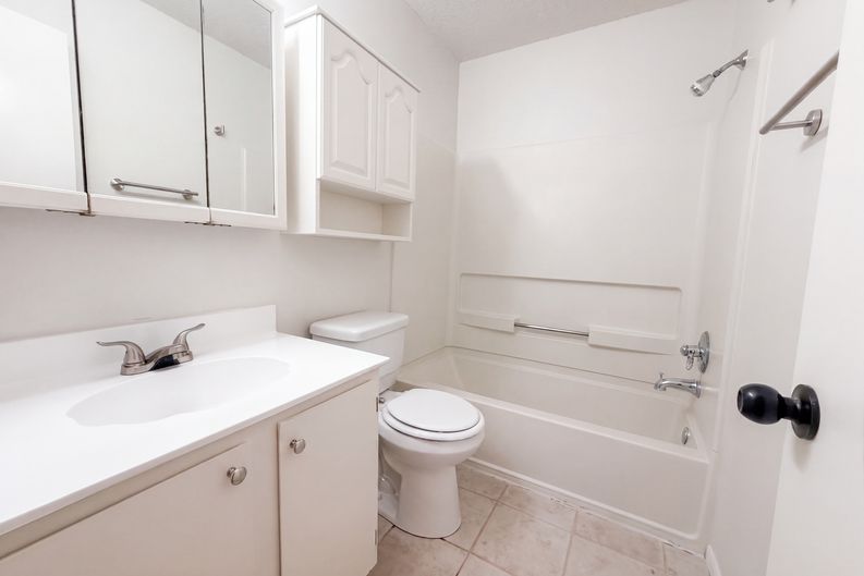 Photo 12 of 16 of 6800 Rebel Grove Dr, Converse, TX