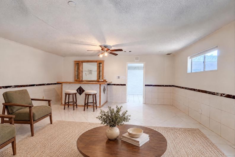 Photo 11 of 24 of 725 Ridgecrest Dr, Irving, TX