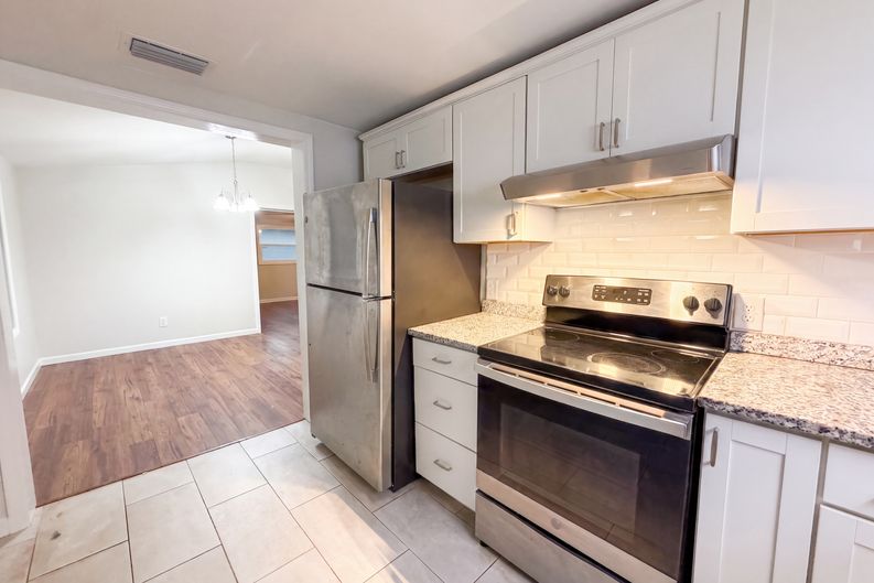 Photo 6 of 20 of 3004 Hunkin Cir, Deltona, FL