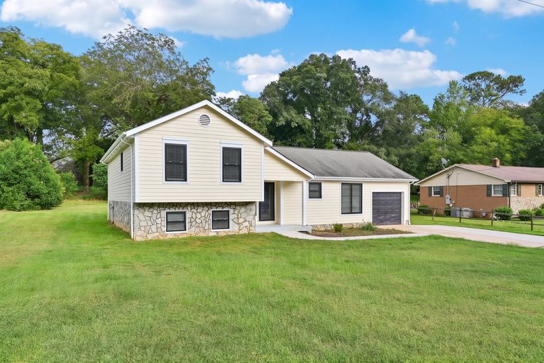 Photo 6 of 29 of 1106 Stanton Dr, Shelby, NC