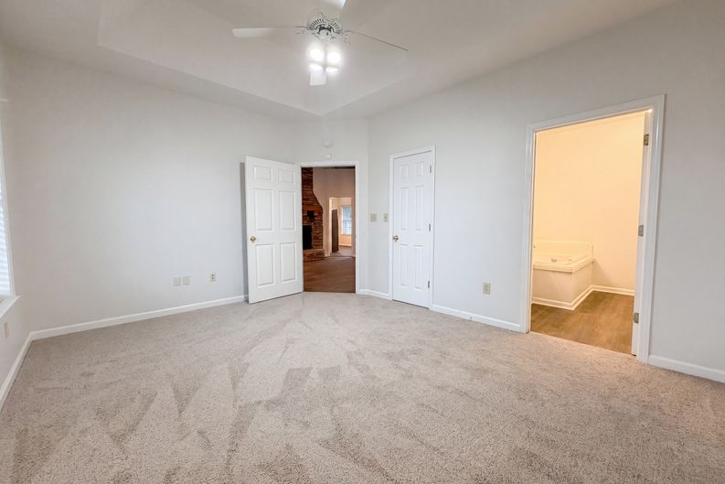 Photo 4 of 20 of 101 Cambridge Pointe Dr, Alabaster, AL