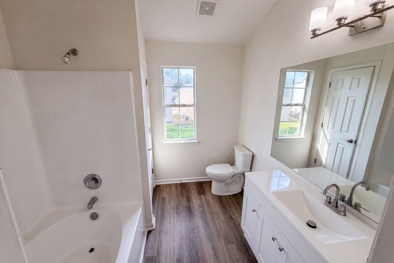 Photo 13 of 20 of 1088 Meadow Glen Cir, Fairburn, GA