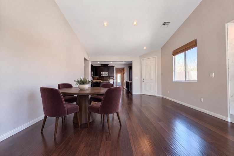 Photo 8 of 21 of 908 Baronet Dr, Las Vegas, NV