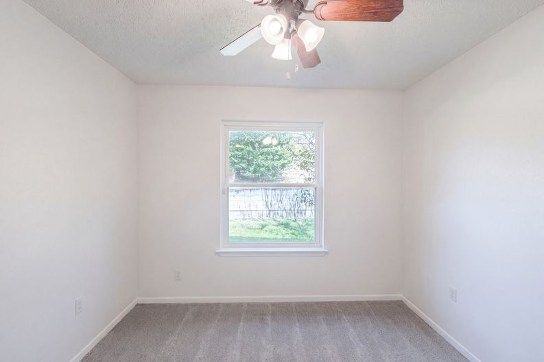 Photo 8 of 16 of 908 Laurie Ln, Copperas Cove, TX
