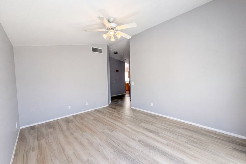 Photo 11 of 33 of 9121 Indian Breeze Dr, Las Vegas, NV