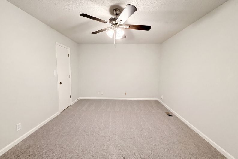 Photo 4 of 20 of 166 Kirby Dr, Clarksville, TN