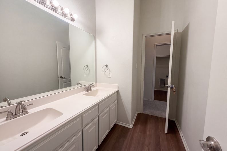 Photo 15 of 18 of 11813 Bellegrove Rd, Burleson, TX