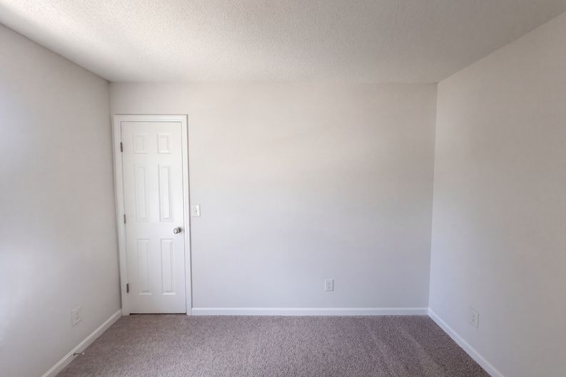 Photo 6 of 19 of 6008 White Chapel Way, Greensboro, NC