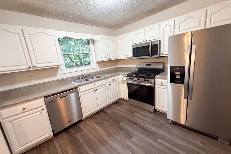 Photo 9 of 34 of 215 Twin Brook Way, Lawrenceville, GA