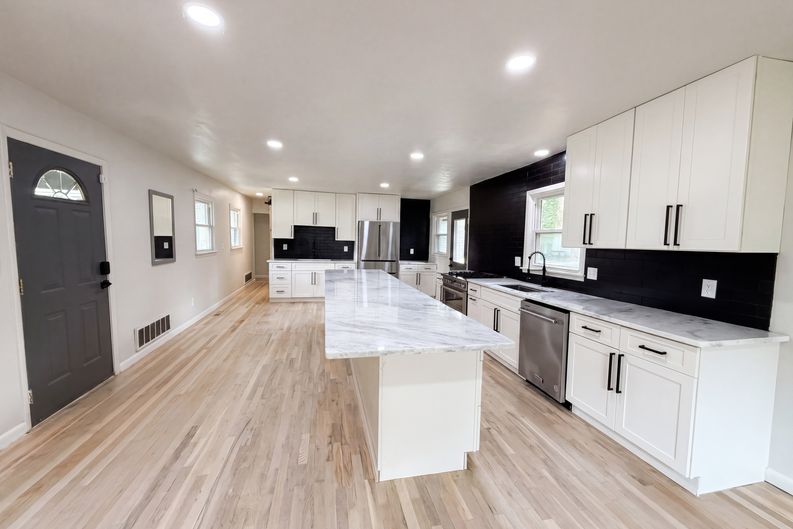 Photo 13 of 30 of 3807 Greenhill Dr, Atlanta, GA