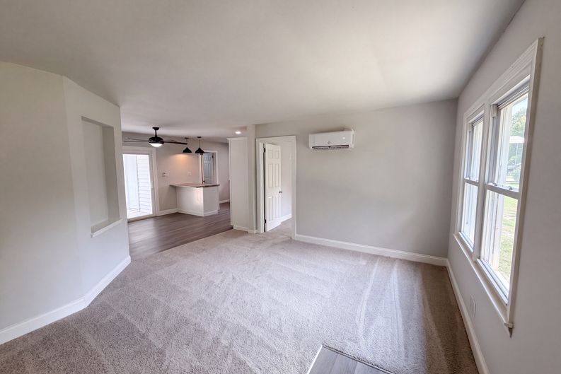 Photo 3 of 21 of 704 Morningside Dr, Mount Holly, NC