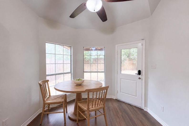 Photo 8 of 28 of 5821 Starboardway Dr, Fort Worth, TX
