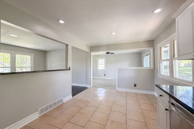 Photo 9 of 21 of 3809 S Drumm Ave, Independence, MO