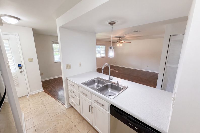 Photo 7 of 18 of 3618 Gustar Ct, Charlotte, NC