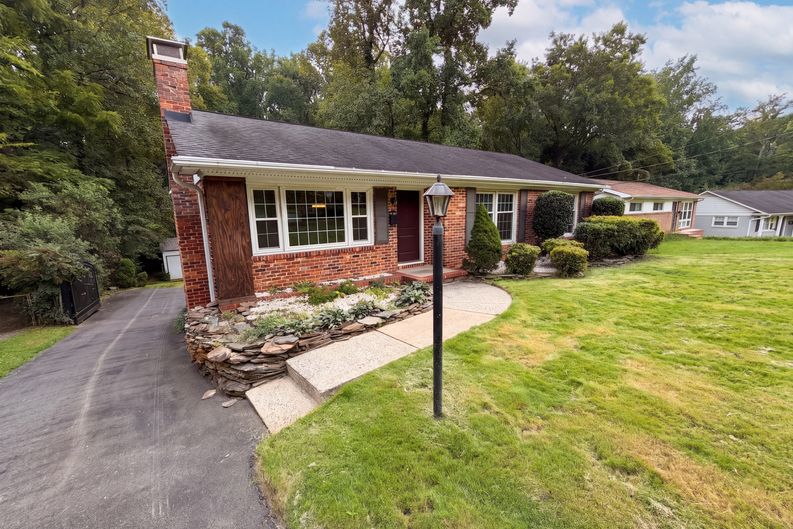 Photo 22 of 30 of 1527 Burnley Rd, Charlotte, NC