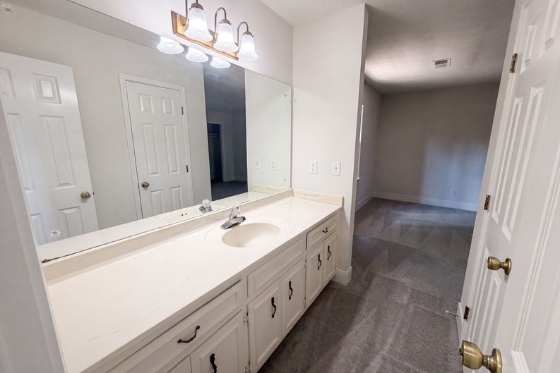 Photo 16 of 29 of 4379 Inns Brook Dr, Snellville, GA