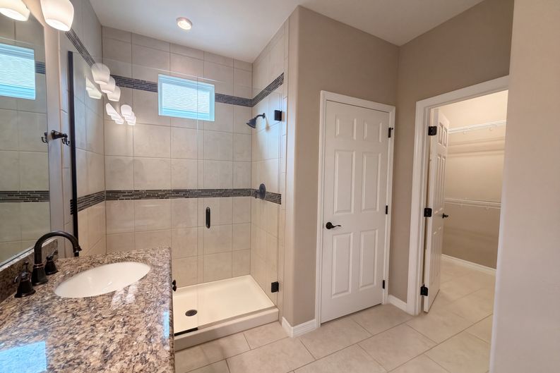 Photo 18 of 25 of 394 Alcove Dr, Groveland, FL