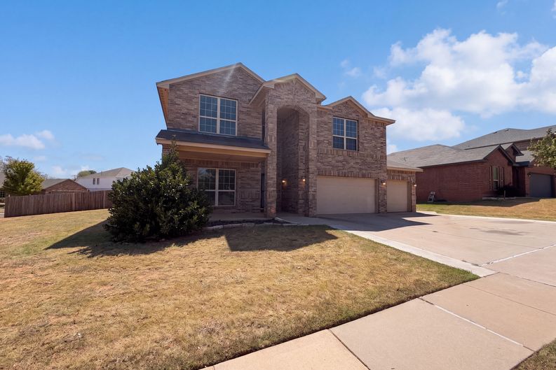 Photo 16 of 18 of 11208 NW 97th St, Yukon, OK